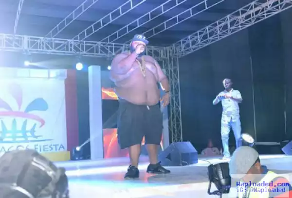 Photo: Salawa Abeni’s Son Goes Topless On Stage Again